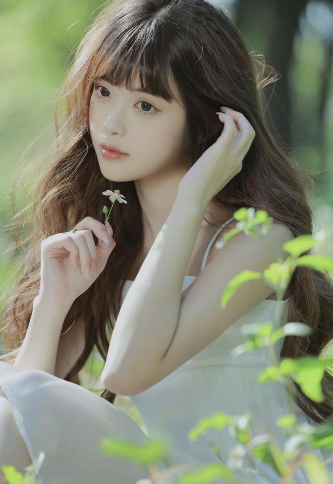 裙子迈开腿坐下去的澳门新葡京网站挽起